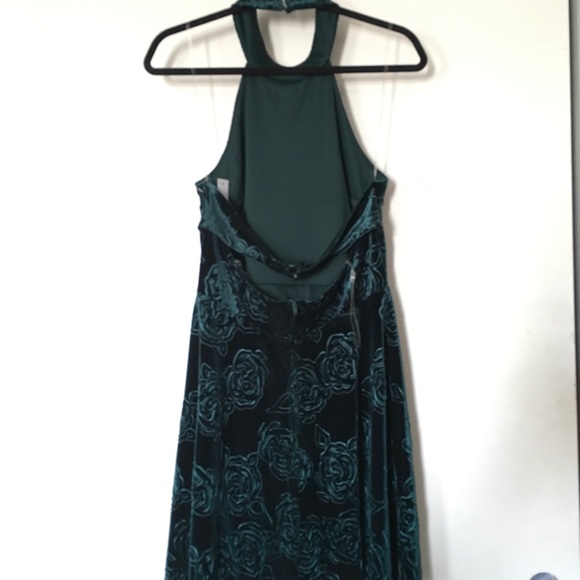 Teeze me junior’s green velvet dress 👗 - Picture 6 of 8